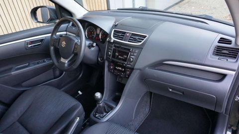 Car image 11