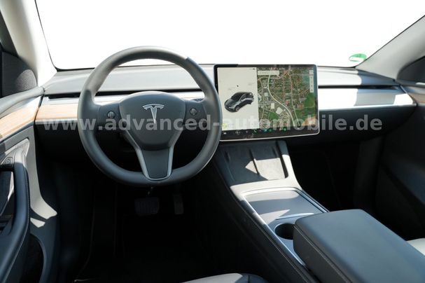 Tesla Model Y Long Range AWD Dual Motor 378 kW image number 6