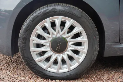 Car image 32