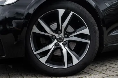 Car image 33