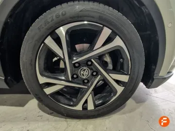 Car image 30