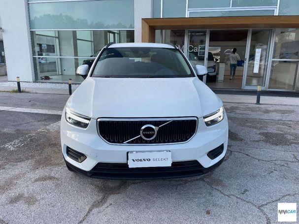 Volvo XC40 1.5 T2 Momentum 95 kW image number 3