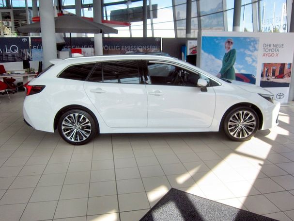 Toyota Corolla 1.8 Hybrid Touring Sports 103 kW image number 3