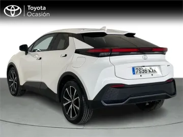 Car image 4