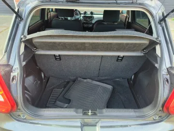 Car image 27