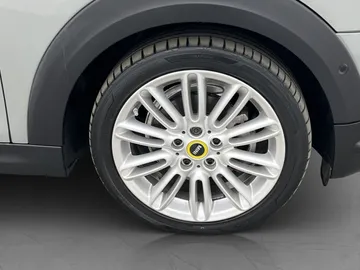 Car image 37
