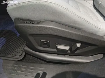 Car image 35