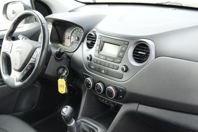 Car image 13