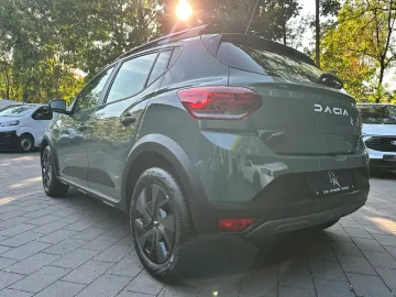 Car image 25