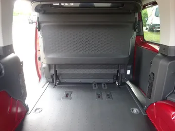 Car image 32