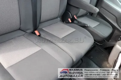 Car image 32