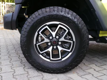 Car image 28