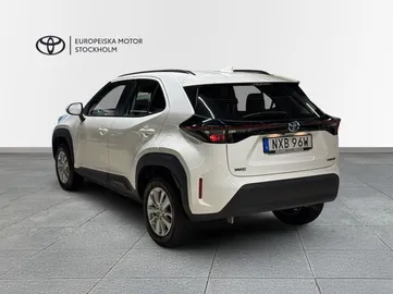 Car image 4