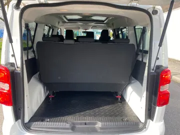 Car image 26