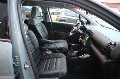 Car image 30