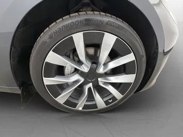 Car image 33