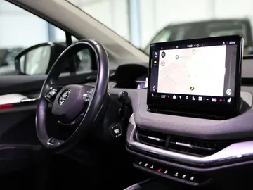 Car image 25