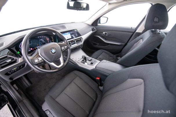 BMW 320d Touring xDrive 140 kW image number 18