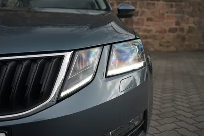 Car image 33