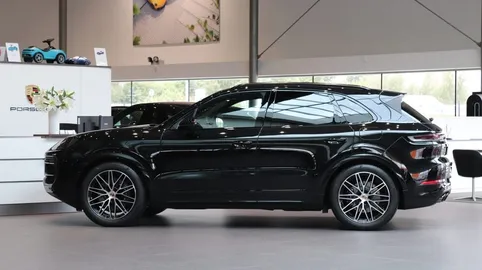 Car image 4