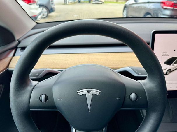 Tesla Model Y Long Range AWD 378 kW image number 13