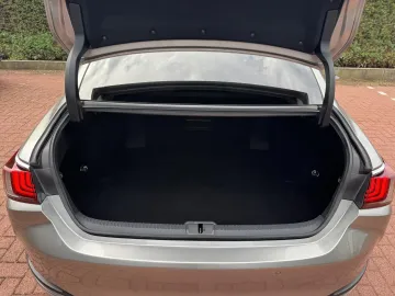 Car image 28