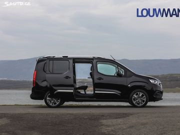 Car image 25
