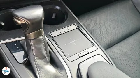 Car image 33