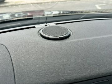 Car image 36