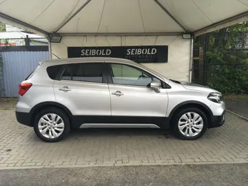 Car image 4