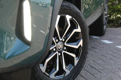 Car image 5