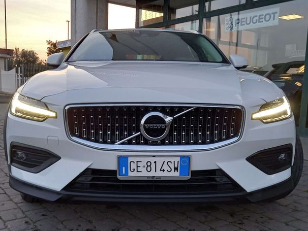 Volvo V60 Cross Country B4 Pro AWD 145 kW image number 3