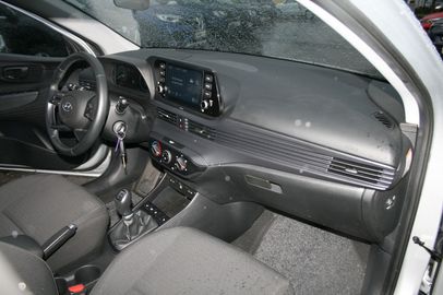 Car image 15