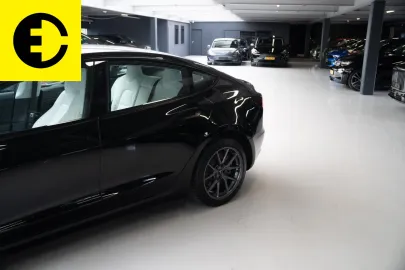 Car image 35