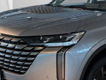 Car image 5