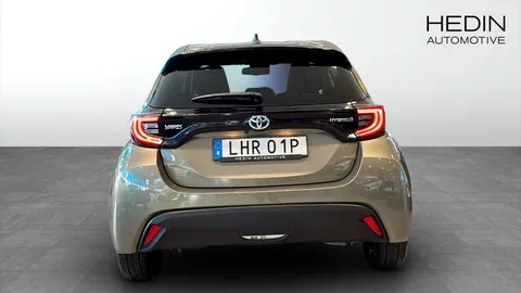 Car image 3