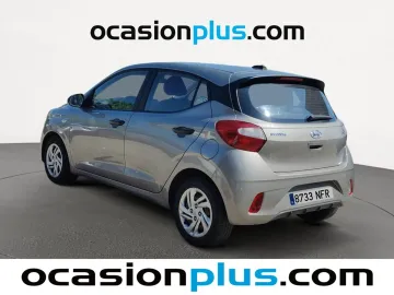 Car image 4