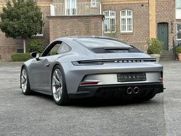 Car image 30
