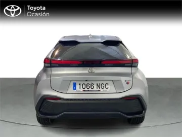 Car image 3
