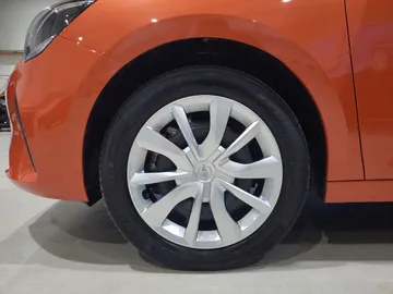 Car image 15