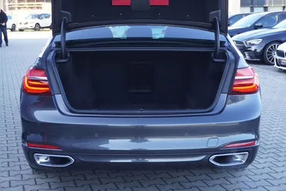 Car image 29