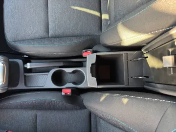 Car image 32