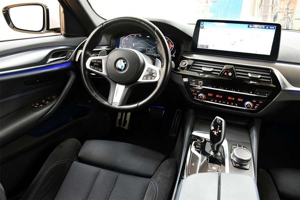 BMW 520d xDrive 140 kW image number 14