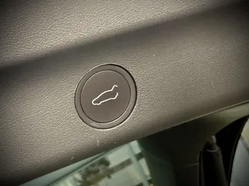 Car image 32