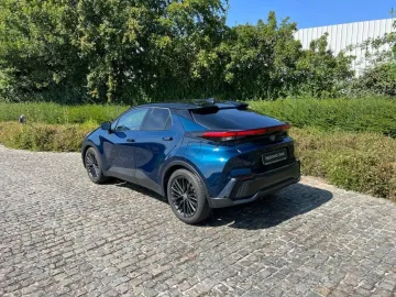 Car image 11