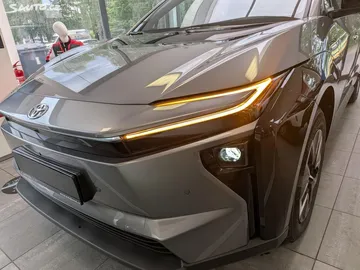 Car image 19