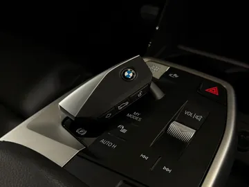 Car image 32
