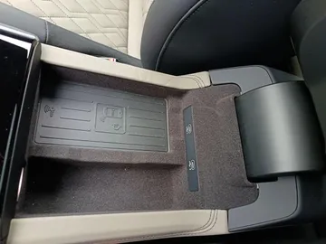 Car image 28