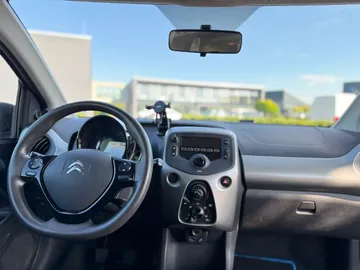 Car image 13