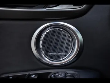 Car image 30